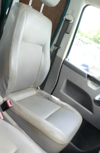 VW T5 Sitz vorne links Fahrersitz grau - ohne Kopfstütze (176415)
