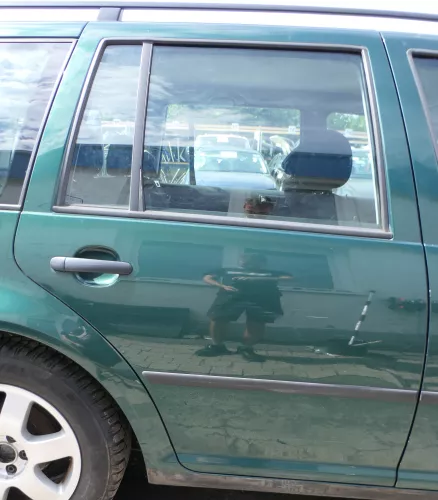 VW Golf 4 Bora Tür hinten rechts nur Kombi / Variant grün LC6M - ohne Anbauteile (176675)