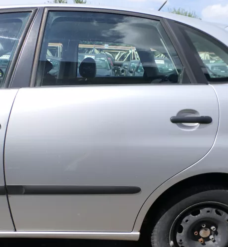 Seat Ibiza 6L Tür 4/5-Türer hinten links grau silber LS7N - ohne Anbauteile (176687)