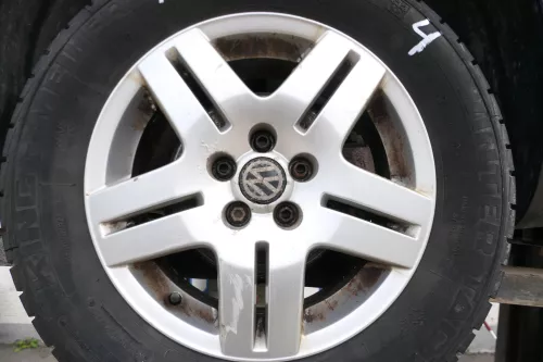 4x Golf 4 Bora Alufelgen Felgen 195/65 R15 Winterreifen Reifen 1J0601025Q 6-7mm (177103)