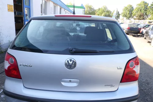 VW Polo 9N3 Fun Heckklappe Kofferraumklappe Klappe hinten Scheibe silber LA7W