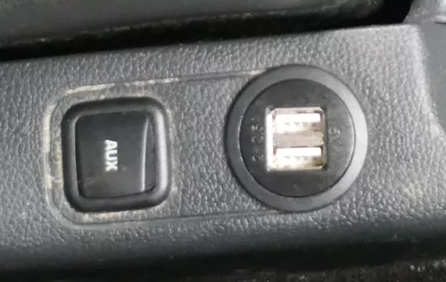 Roomster Fabia Schalter USB IN AUX 5J0035475 (177448)