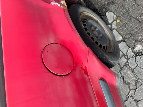 VW Passat 3B5 3B2 Kombi Tankdeckel Klappe Tankklappe Deckel Tank rot LY3D