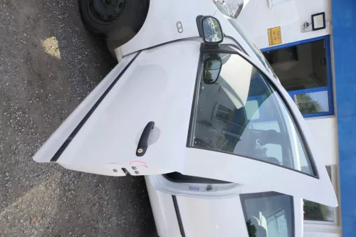 VW Fox 5Z Tür vorne links Fahrertür weiß LB9A - ohne Anbauteile (177658)