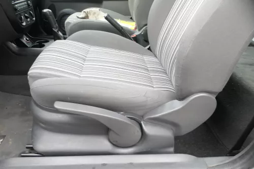 VW Fox Sitz Fahrersitz vorne links OHNEAirbag höhenverstellbar  (177674)