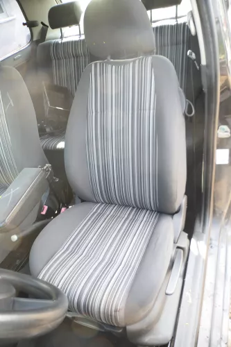 VW Fox Sitz Fahrersitz vorne links OHNEAirbag höhenverstellbar  (177691)