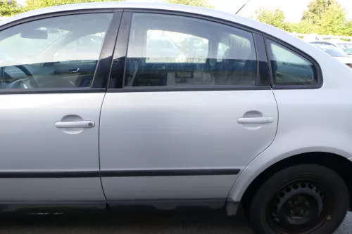 VW Passat 3B 3BG Limousine Tür hinten links silber LB7Z (177805)