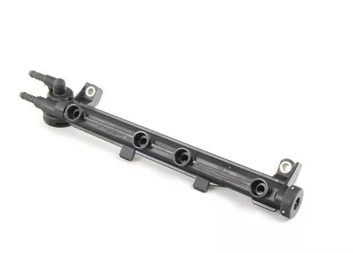 1x VW Golf 4 A3 8L Kraftstoffverteiler 2,0 Beetle AQY 06A133317R