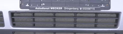 1x VW Golf 4 nur Gitter Abdeckung in Stoßstange vorne mitte mittig (178081)