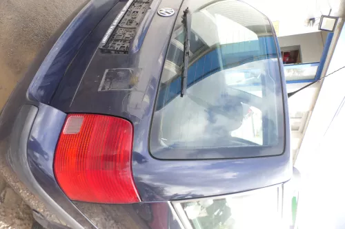 VW Passat 3B Kombi Variant Heckklappe Klappe hinten mit Scheibe blau LN5Y (178582)