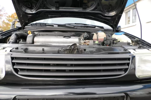 Polo 6N Stoßstange vorne breite Styling XXL Frontstoßstange schwarz L041 +Gitter (178649)
