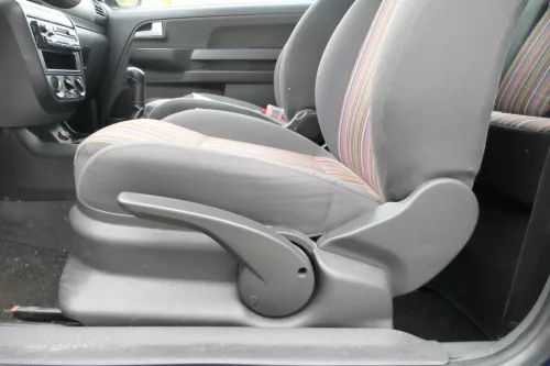 VW Fox Sitz Fahrersitz vorne links OHNEAirbag höhenverstellbar  (178786)