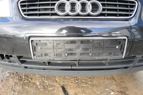 Audi A3 8L Stoßstange Frontstoßstange vorne schwarz LY9B mit Grill (178796)