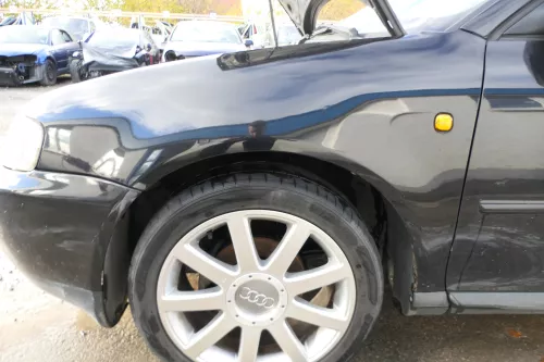 Audi A3 8L Kotflügel vorne links schwarz LY9B