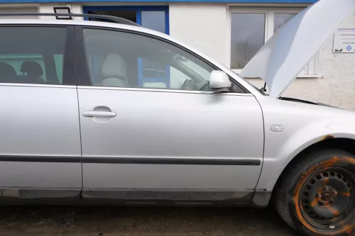 VW Passat 3B 3BG Kombi + Limo Tür vorne rechts Beifahrertür grau silber LA7W (178920)
