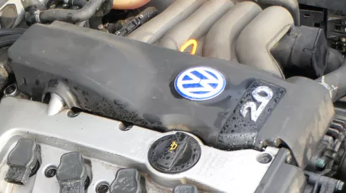 VW Passat 3BG Motorabdeckung Abdeckung Motor Blende 2,0 ALT 96kw (178936)