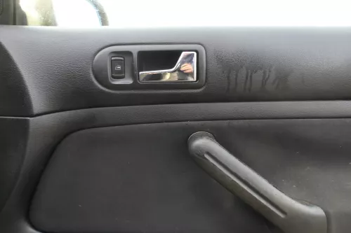 1x VW Golf 4 Türverkleidung Verkleidung Tür vorne rechts schwarz 2/3-Türer (179439)