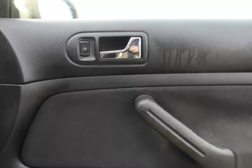 1x VW Golf 4 Türverkleidung Verkleidung Tür vorne rechts schwarz 2/3-Türer  (179439)