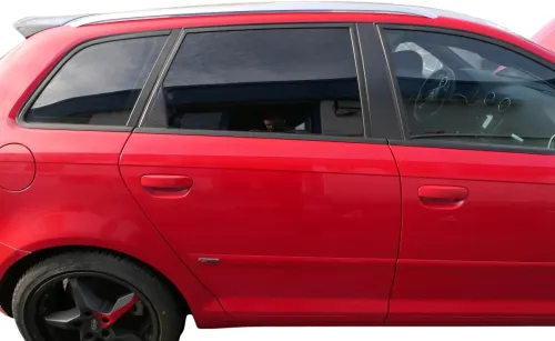 Audi A3 8P 4/5-Türer Tür hinten rechts Rahmen Türblatt rot LY3J Sportback