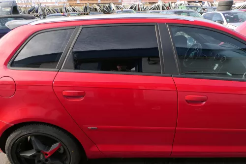 Audi A3 8P 4/5-Türer Tür hinten rechts Rahmen Türblatt rot LY3J