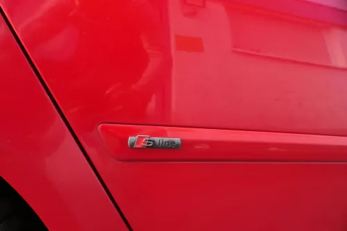 Audi A3 8P 4/5-Türer Tür hinten rechts Rahmen Türblatt rot LY3J (179478)