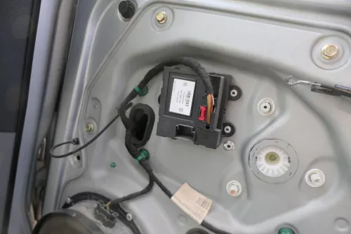 VW Caddy 2k Steuergerät rechts vorne 1k0959792 Türsteuergerät (179710)