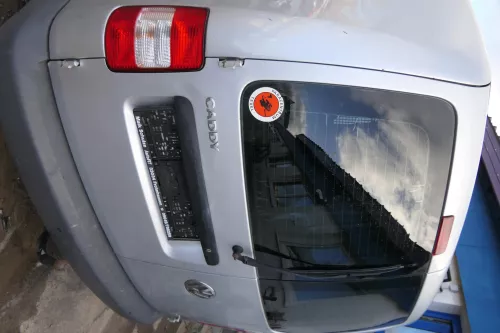 VW Caddy 2k Flügeltür hinten links silber LA7W mit Scheibe OHNE Anbauteile