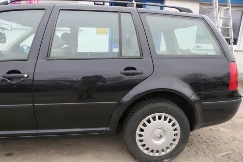 VW Golf 4 Bora Tür hinten links nur Kombi / Variant schwarz LC9Z (180014)