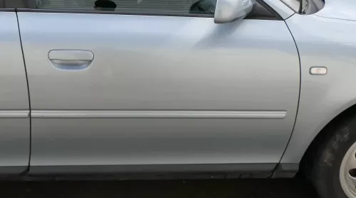 Audi A3 8L Tür nur Türblatt vorne rechts blau LY7R 4/5-Türer