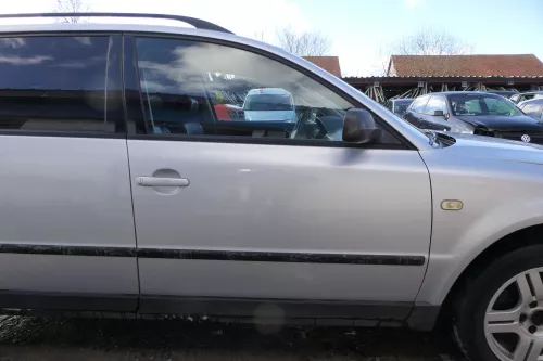 VW Passat 3B 3BG Kombi + Limo Tür vorne rechts Beifahrertür grau silber LB7Z (180369)
