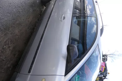 VW Passat 3B 3BG Kombi + Limo Tür vorne rechts Beifahrertür grau silber LB7Z (180369)