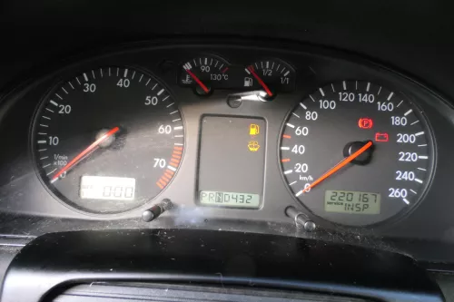 Passa 3B Tacho Tachometer Kombiinstrument 369.000km 3B09198601C Automatik Benzin (180373)