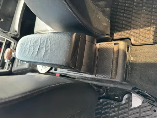 VW Passat 3B Mittelarmlehne Armlehne Lehne Mitte Original schwarz Leder (180375)