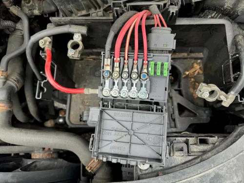 VW Golf 4 Bora A3 Sicherungskasten Sicherungsdose Abdeckung Batterie Sicherung 5 (180435)