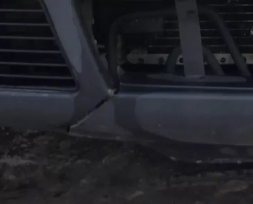 Audi A6 4B Frontstoßstange Stoßstange vorn vorne Stoßfänger blau LZ5T - RISS ! (180524)