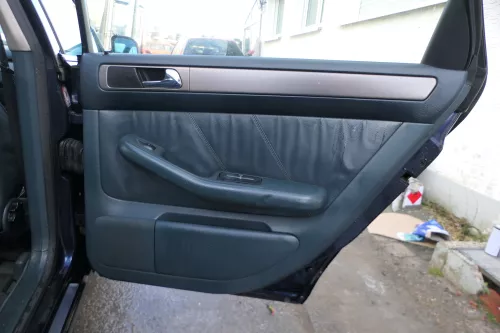 1x Audi A6 4B Türverkleidung Verkleidung Tür hinten rechts Leder grün lago (180528)