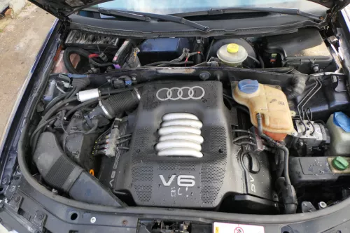 A4 B5 A6 Klimaleitung Kältemittelschlauch 6 Zylinder V6 Motor Klima 8D0260701AE 
