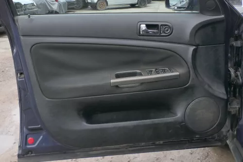 1x Passat 3B Variant Türverkleidung Verkleidung Tür vorne links Griff schwarz (180640)
