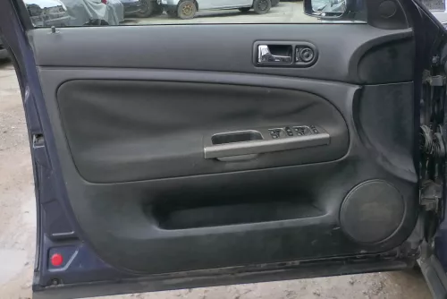 1x Passat 3B Variant Türverkleidung Verkleidung Tür vorne links Griff schwarz