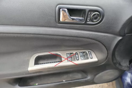 1x Passat 3B Variant Türverkleidung Verkleidung Tür vorne links Griff schwarz (180640)