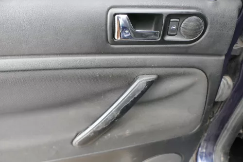 1x Passat 3B 3BG Türverkleidung Verkleidung Tür hinten link Griff Öffner schwarz (180641)