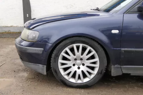VW Passat 3B Kotflügel vorne links blau LN5Y (180655)