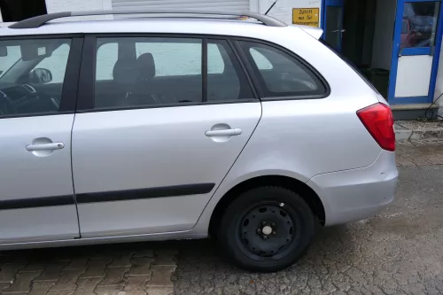 Skoda Fabia 5J Kombi Tür hinten links - silber LA7W - ohne Anbauteile (180757)
