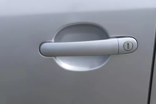 Fabia 5J Kombi + Limo Tür vorne links Fahrertür - silber LA7W -ohne Anbauteile (180760)