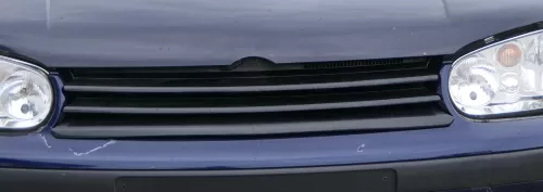 VW Golf 4 Grill Kühlergrill schwarz ohne Emblem kein Logo (180851)