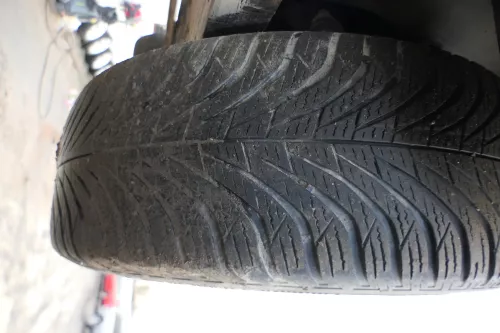 4x Polo 9N Ibiza Alufelgen Reifen 195/60 R15 -ca5-6,5mm Winterreifen 6L0601025A (180875)