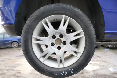 4x Polo 9N Ibiza Alufelgen Reifen 195/60 R15 -ca5-6,5mm Winterreifen 6L0601025A (180875)