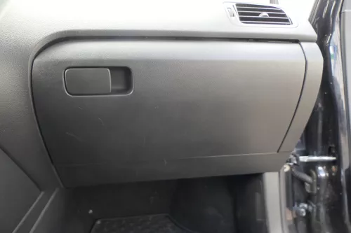 VW Polo 6R Handschuhfach schwarz Handschuhfachdeckel Deckel Klappe schwarz (180953)