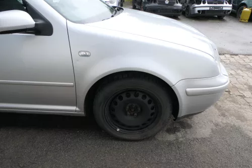 VW Bora Kotflügel vorne rechts original silber grau LA7W 1J5821022 (180995)