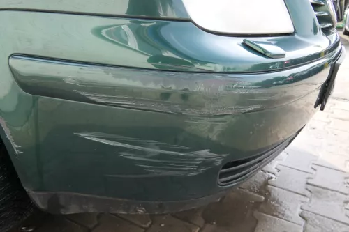 VW Bora Stoßstange vorne Frontstoßstange Stoßfänger vorn grün LC6M SWR (181035)